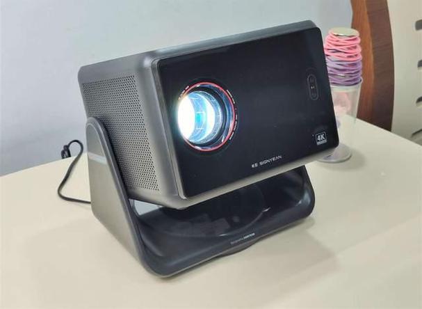 如今的投影仪产品众多,尤其是中高端 lcd 投影市场,竞争异常激烈
